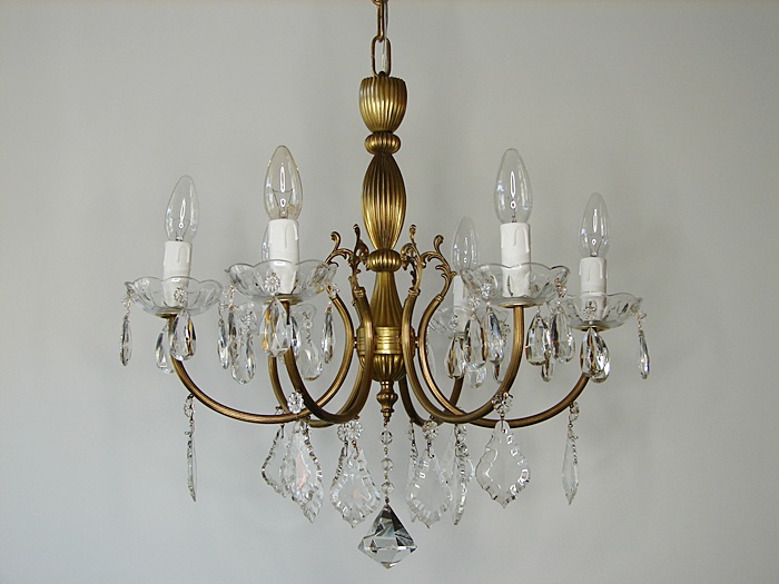 Renowacja żyrandola z kryształami
