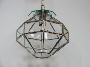 Lampa w niklowanej oprawie