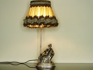 Lampka posrebrzana z abażurem