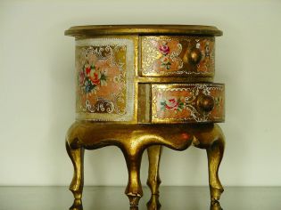 Komódka na biżuterię