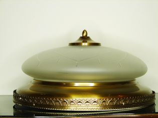 Plafon w mosiężnej  oprawie