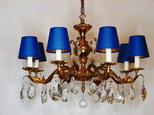 Pozłacany żyrandol