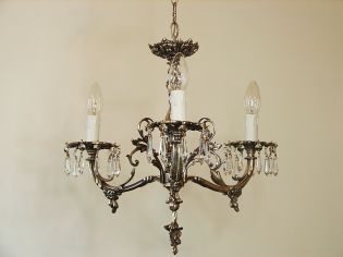 Posrebrzany żyrandol